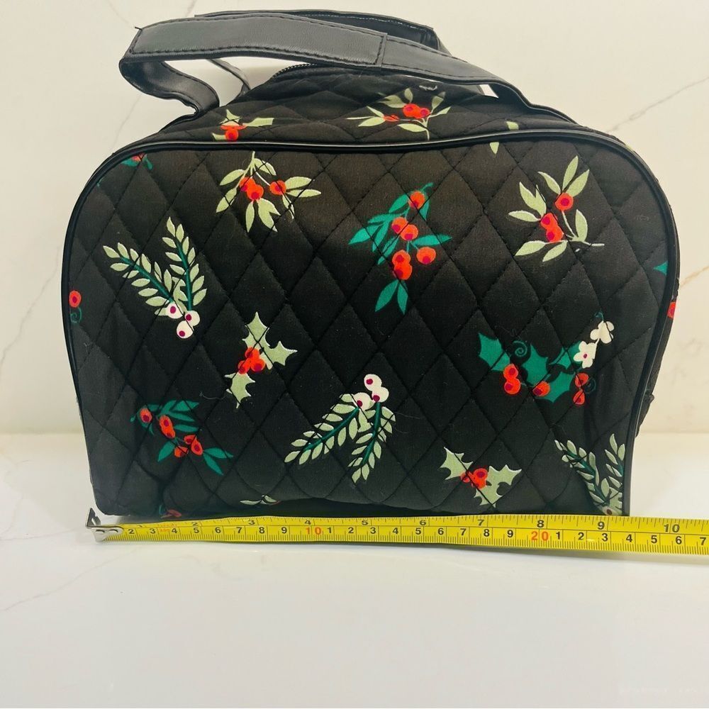 Quilted Holly Travel Set - Picture 11 of 13